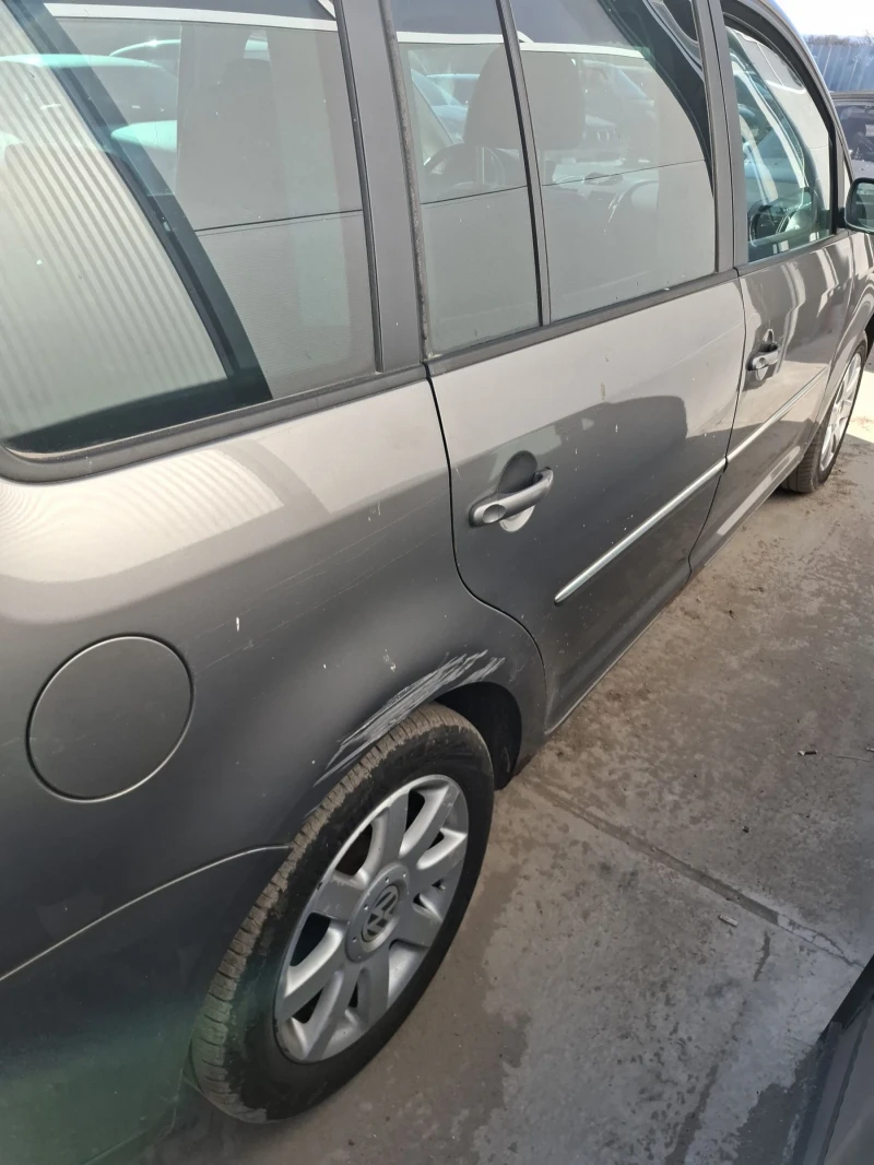 VW Touran, снимка 7 - Автомобили и джипове - 52946796