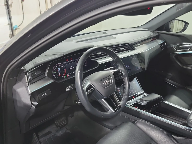 Audi E-Tron SPORTBACK* TECHNIK* AWD* CARFAX* АВТО КРЕДИТ* , снимка 13 - Автомобили и джипове - 53225770