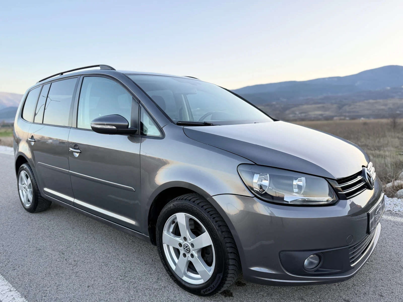 VW Touran 2.0 TDI / AVTOMAT / NAVI / PANORAMA / PARKTRONIC , снимка 1