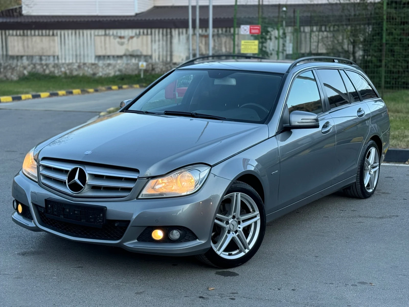 Mercedes-Benz C 220 Автоматик* Навигация* Темпомат - [1] 