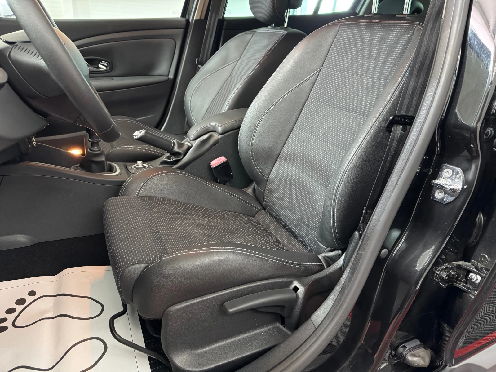 Renault Megane 1.4 i GT LINE, снимка 15 - Автомобили и джипове - 49377482