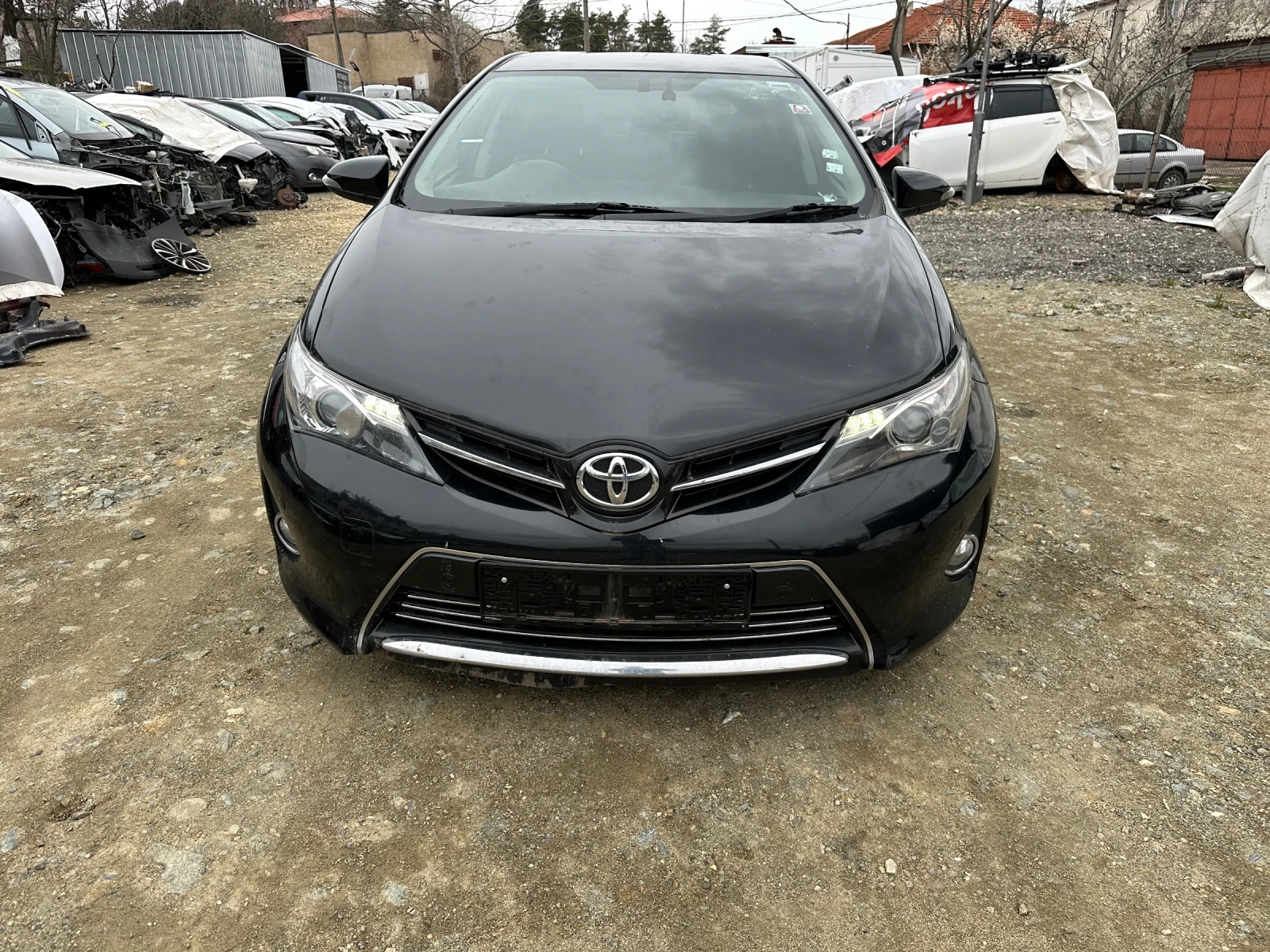 Toyota Auris 1.6d4d 90 На части! - изображение 2