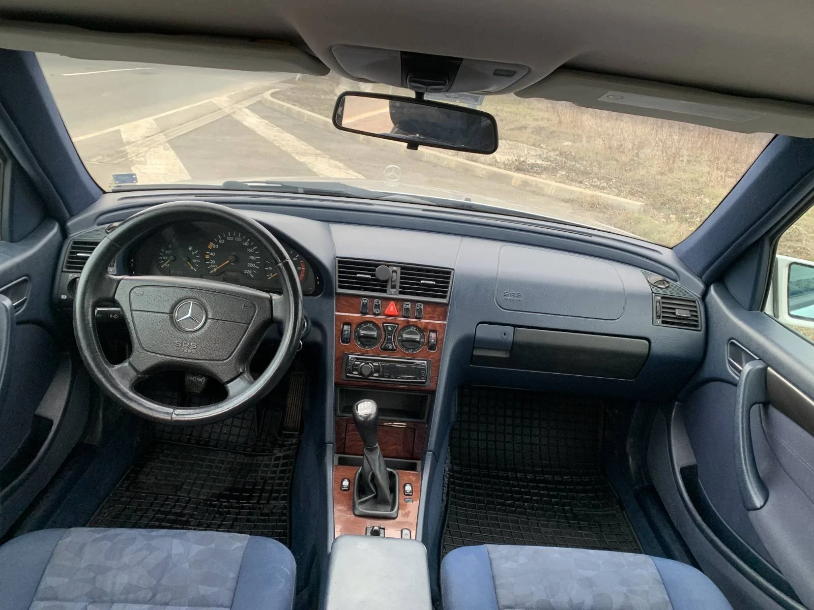 Mercedes-Benz C 200  - изображение 4