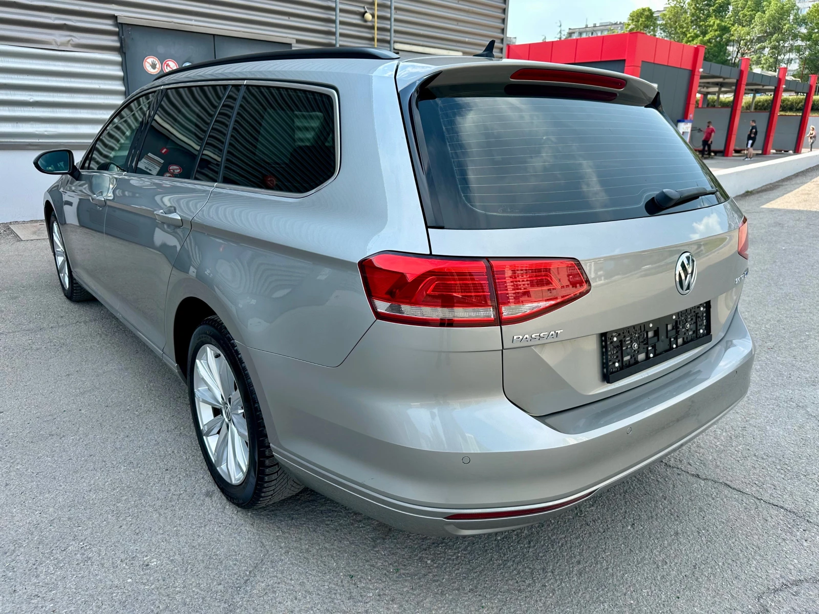 VW Passat 2.0 TDI * АВТОМАТ*  - изображение 2