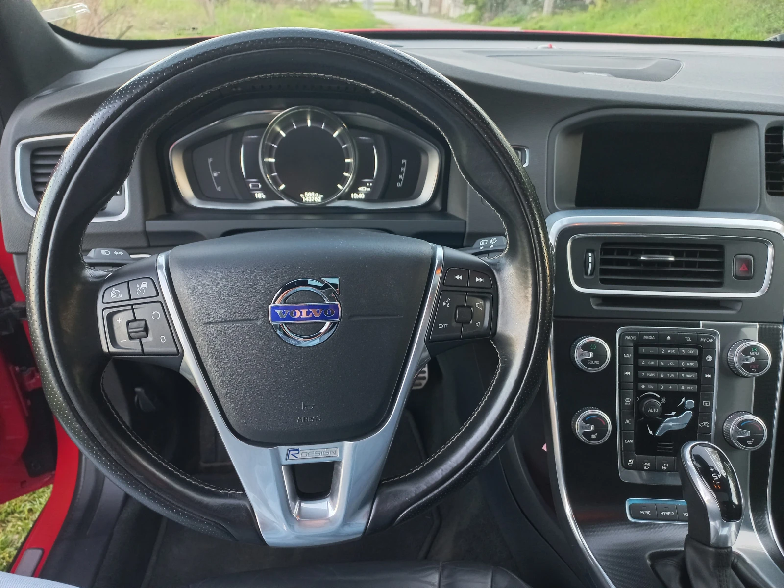 Volvo V60 D6 4x4 Plugin Hybrid RDESIGN FULL, снимка 9 - Автомобили и джипове - 54445400