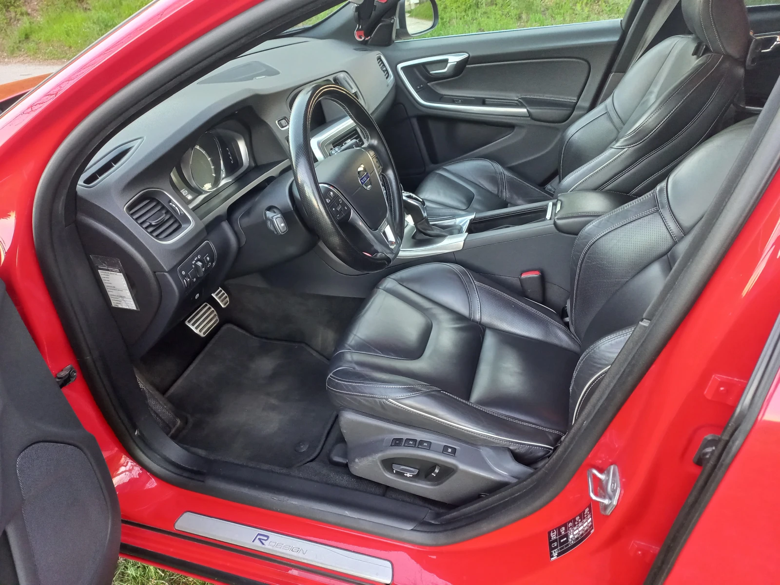 Volvo V60 D6 4x4 Plugin Hybrid RDESIGN FULL, снимка 5 - Автомобили и джипове - 54445400