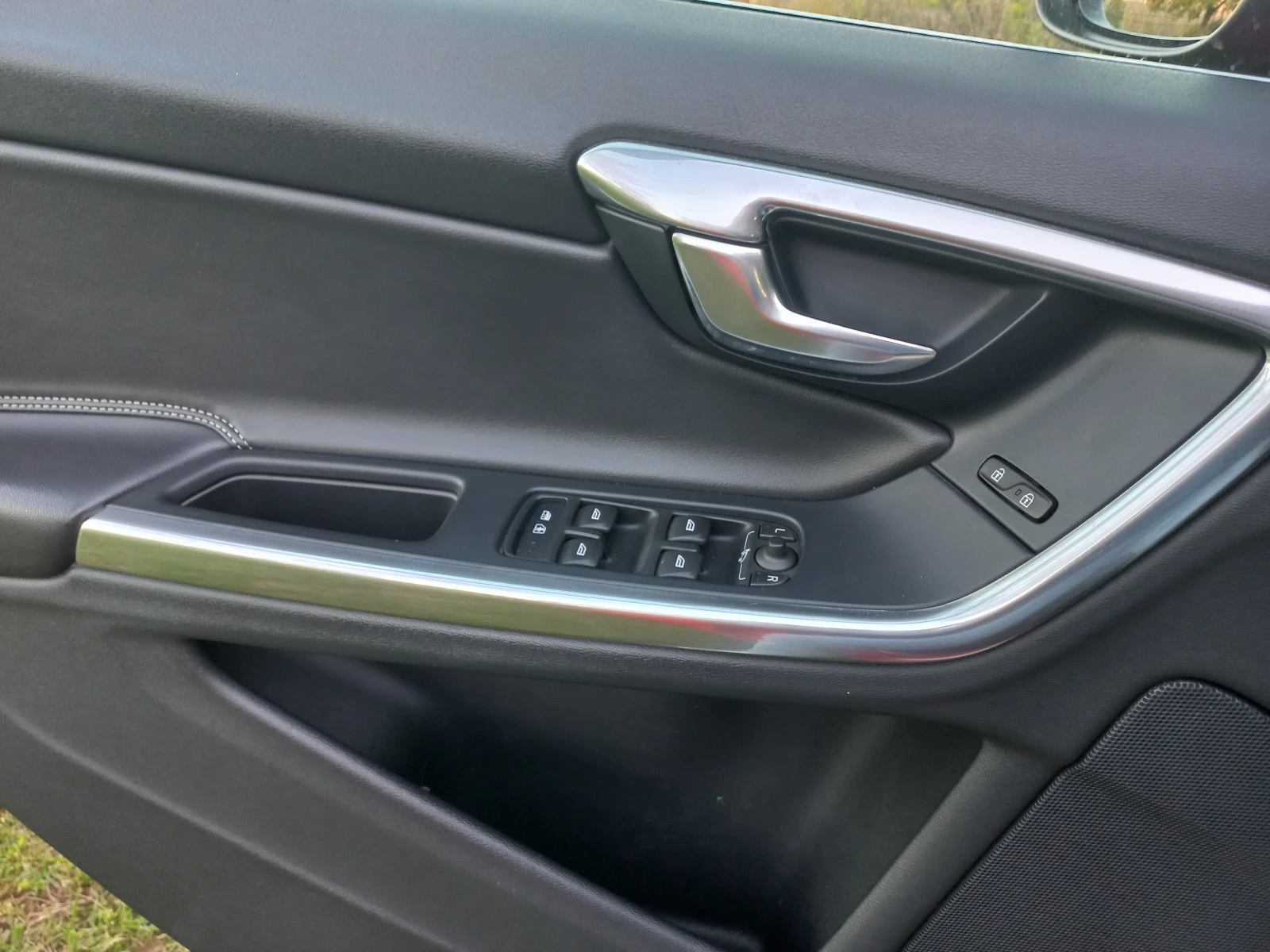Volvo V60 D6 4x4 Plugin Hybrid RDESIGN FULL, снимка 16 - Автомобили и джипове - 54445400