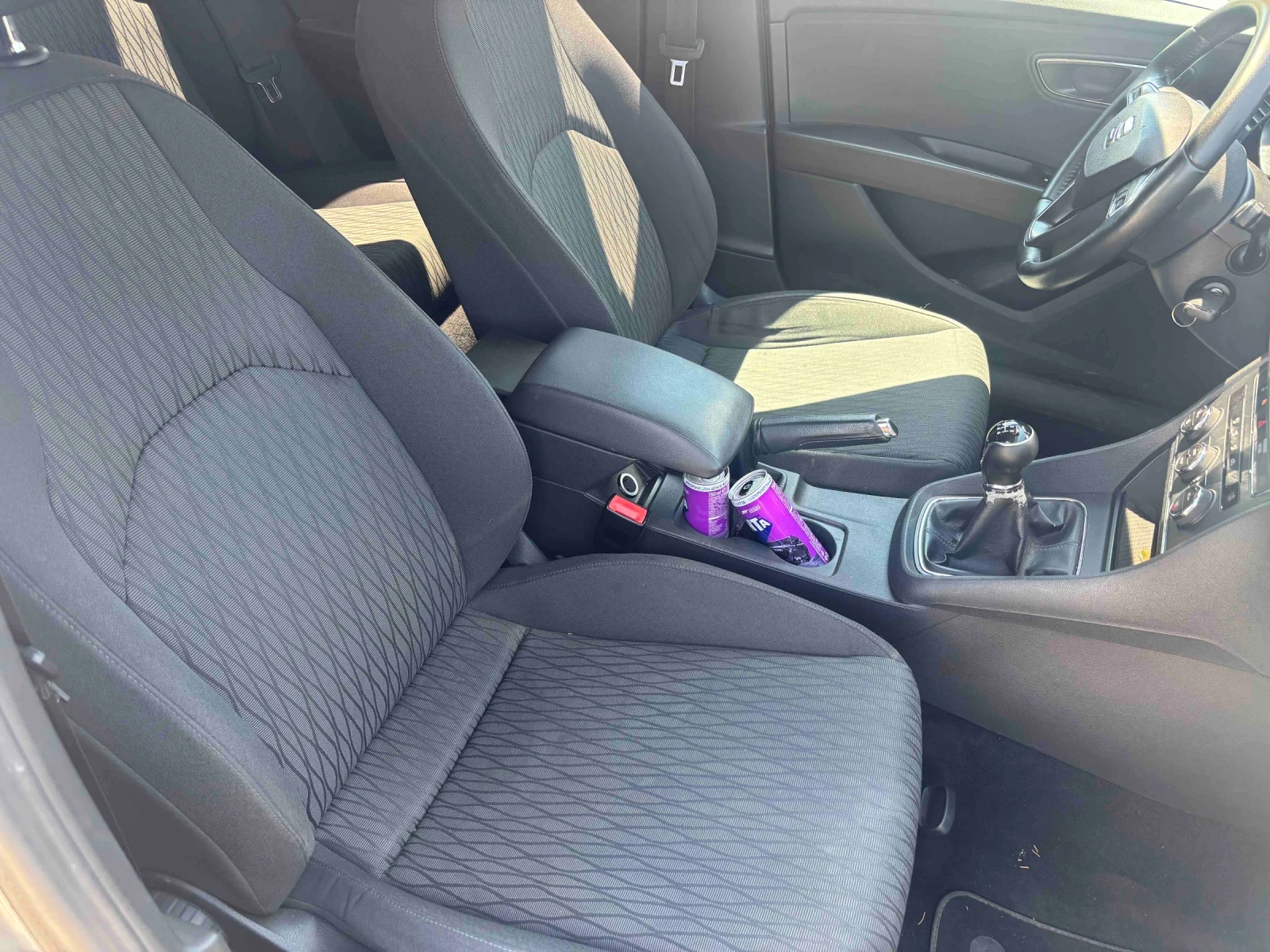 Seat Leon 1.6 TDI, снимка 9 - Автомобили и джипове - 55077460