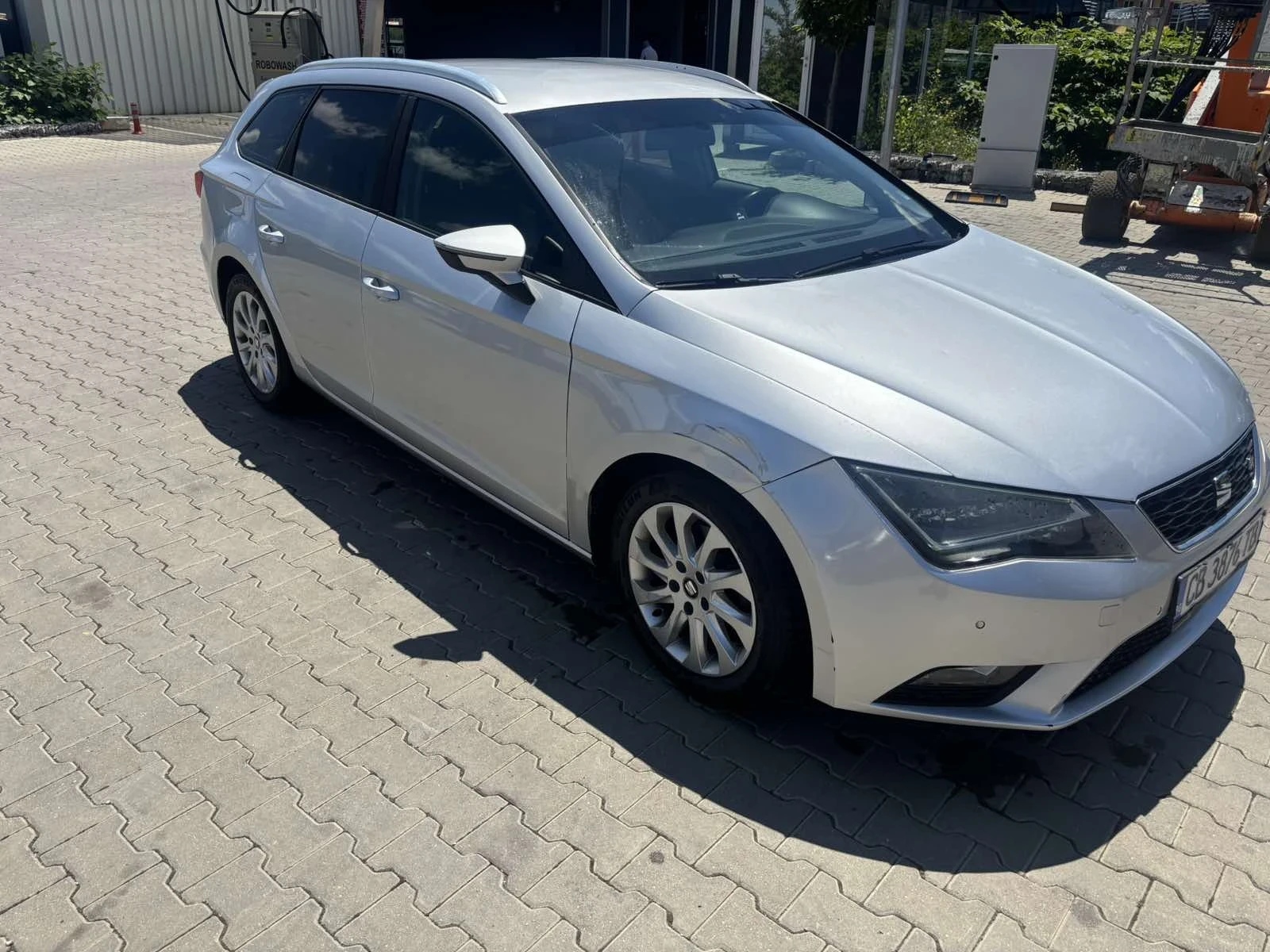Seat Leon 1.6 TDI, снимка 3 - Автомобили и джипове - 55077460