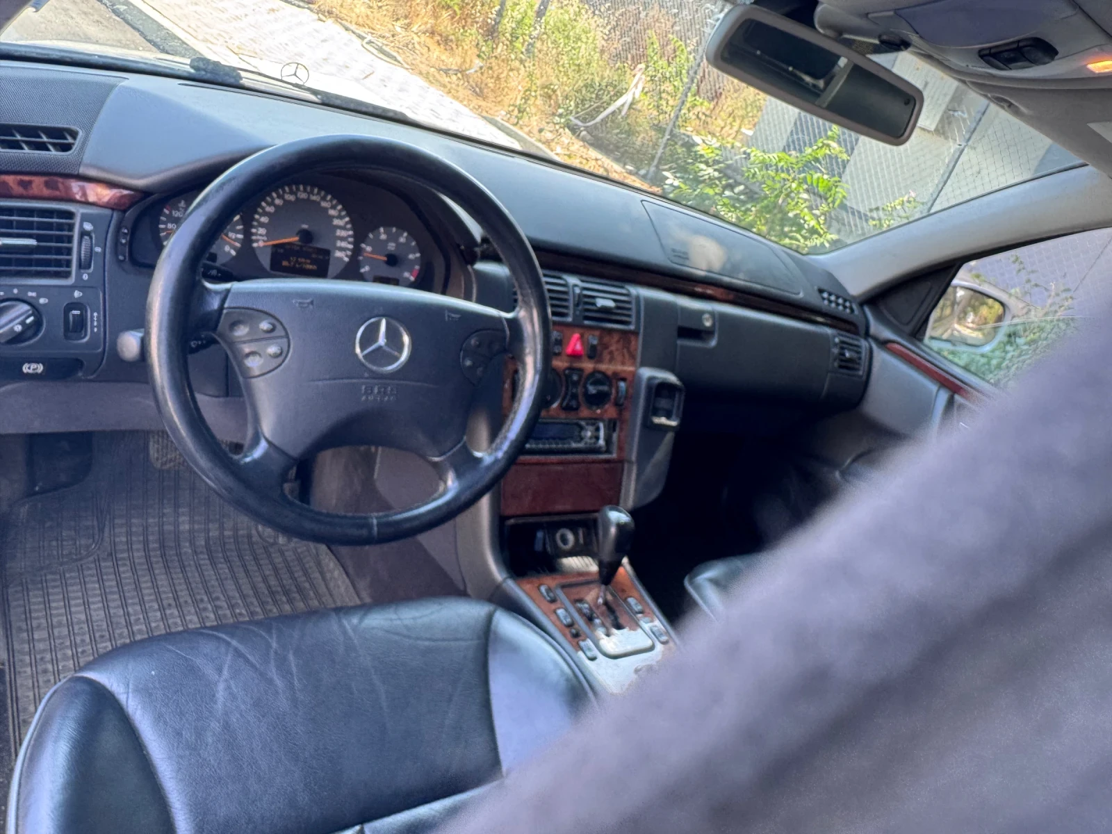 Mercedes-Benz E 320, снимка 2 - Автомобили и джипове - 55228897