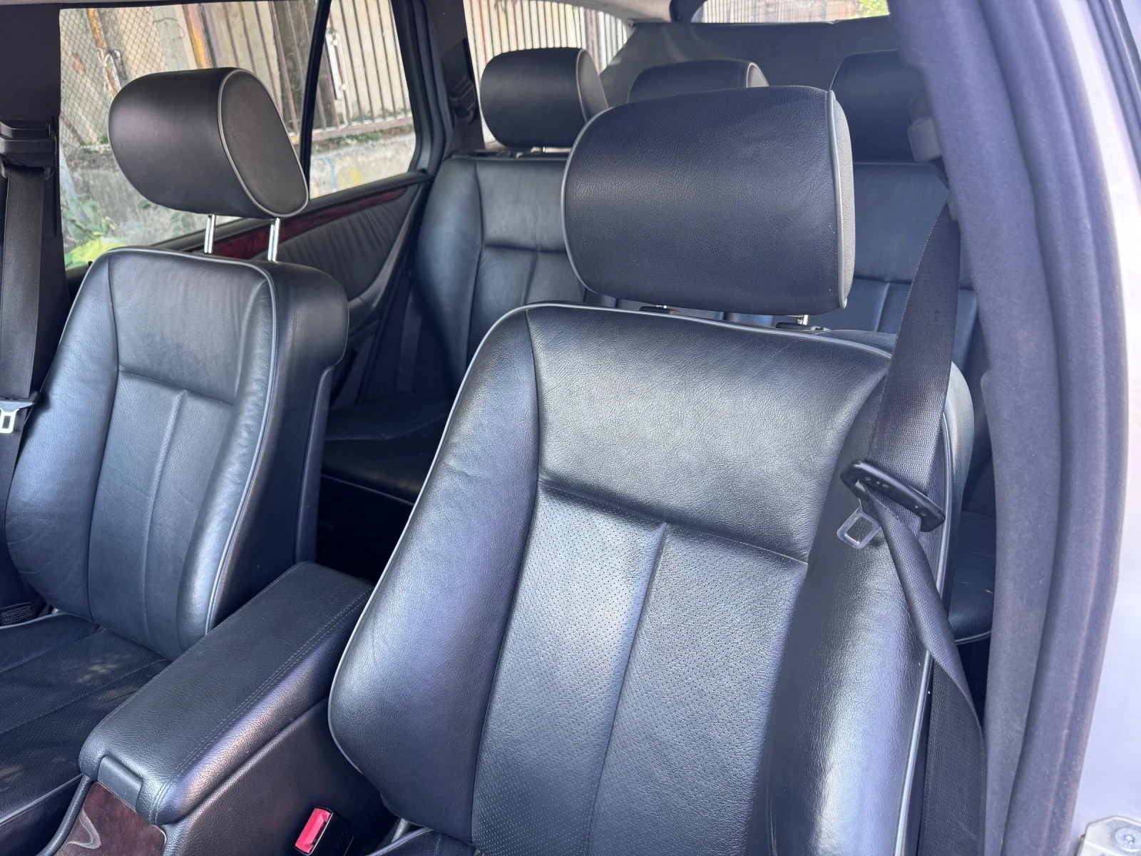 Mercedes-Benz E 320, снимка 3 - Автомобили и джипове - 55228897