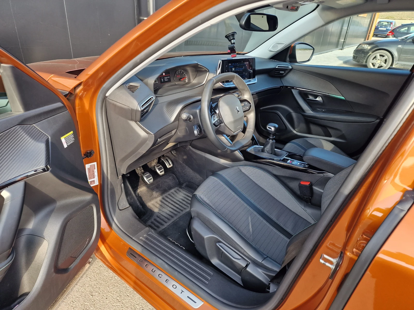 Peugeot 2008 allure, снимка 10 - Автомобили и джипове - 55549847