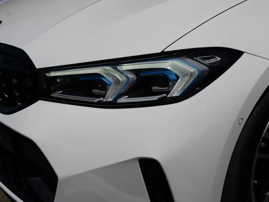 BMW 340 xDRIVE/374HP/HUD/LED/ACC/H&K/CAM/KLESS/MEMO/769z, снимка 2 - Автомобили и джипове - 55665609