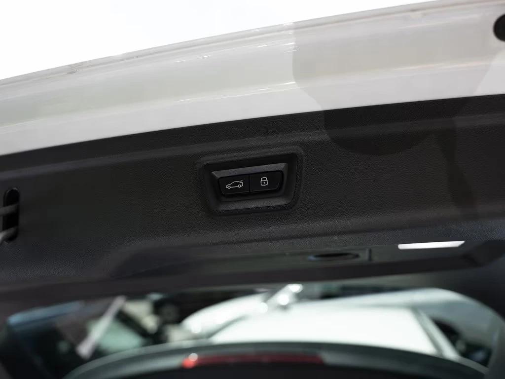 BMW 340 xDRIVE/374HP/HUD/LED/ACC/H&K/CAM/KLESS/MEMO/769z, снимка 6 - Автомобили и джипове - 55665609