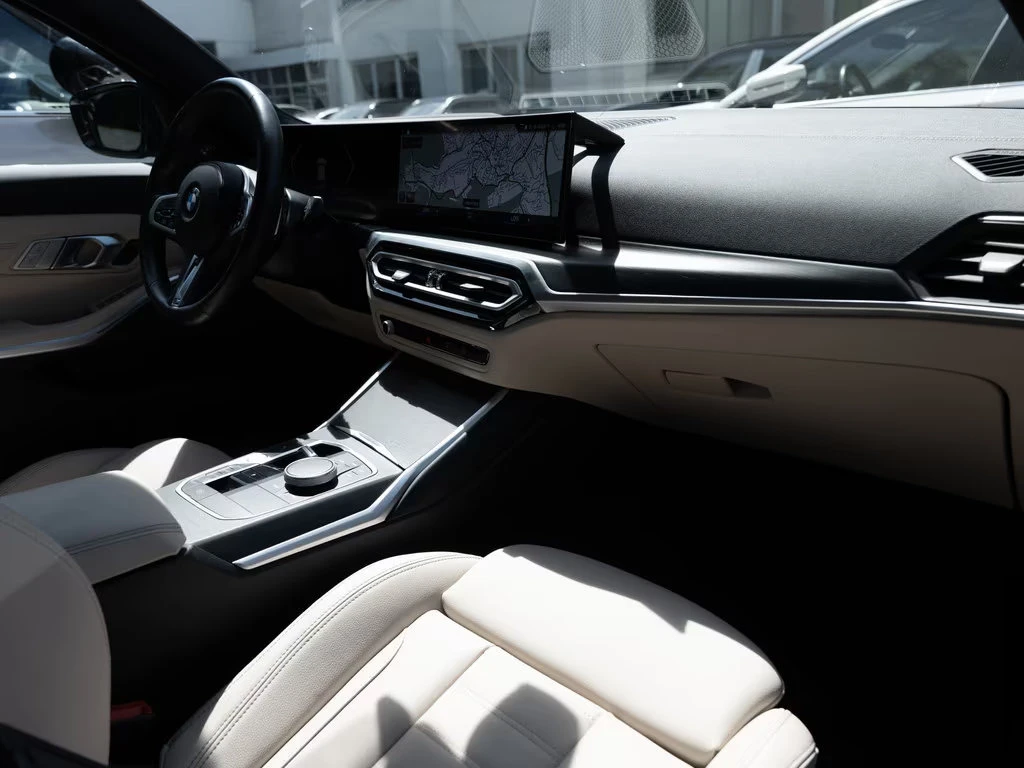BMW 340 xDRIVE/374HP/HUD/LED/ACC/H&K/CAM/KLESS/MEMO/769z, снимка 14 - Автомобили и джипове - 55665609