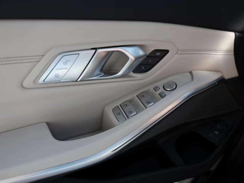 BMW 340 xDRIVE/374HP/HUD/LED/ACC/H&K/CAM/KLESS/MEMO/769z, снимка 16 - Автомобили и джипове - 55665609