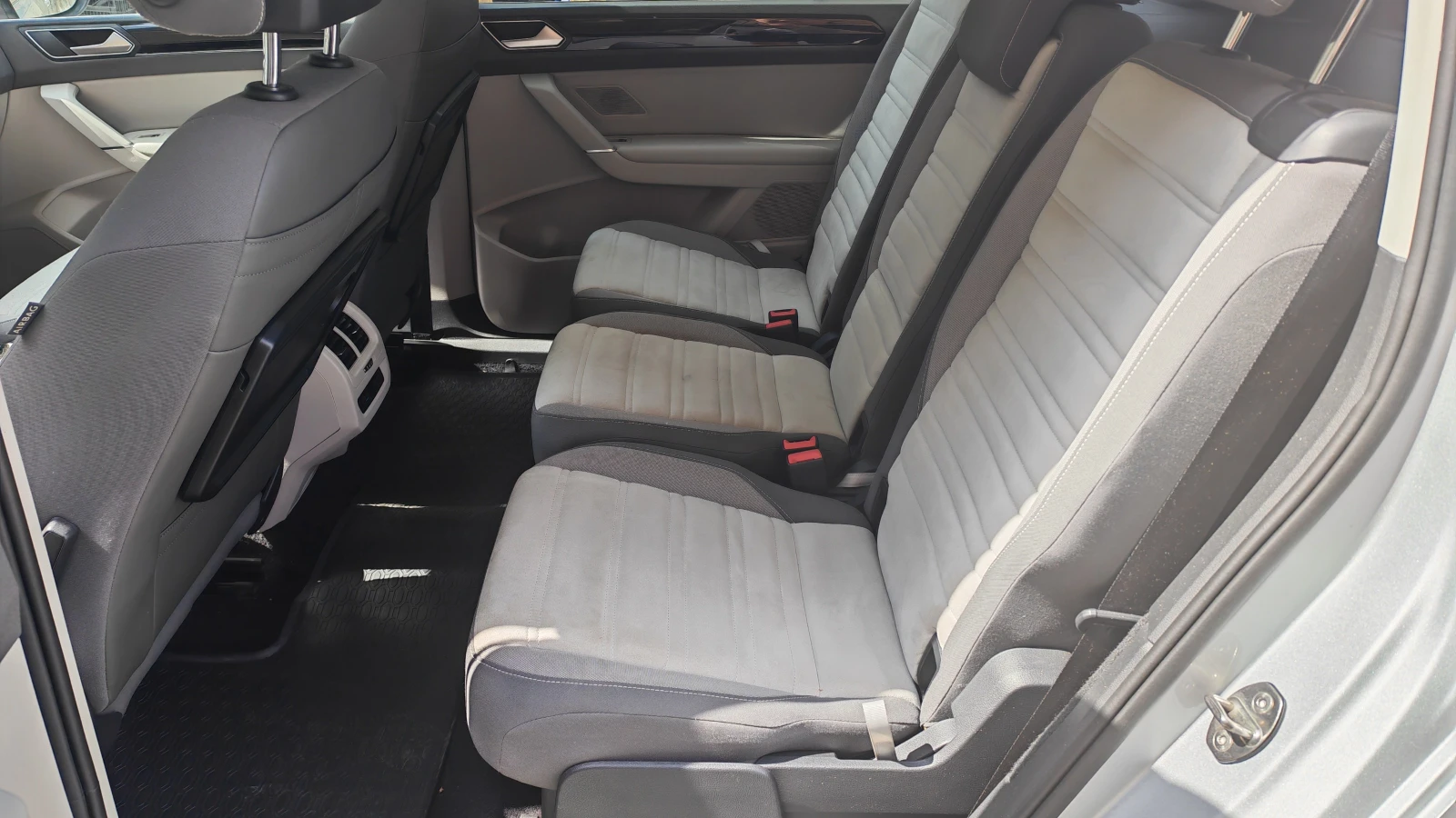 VW Touran АВТОМАТИК* 7МЕСТА, снимка 4 - Автомобили и джипове - 55960195