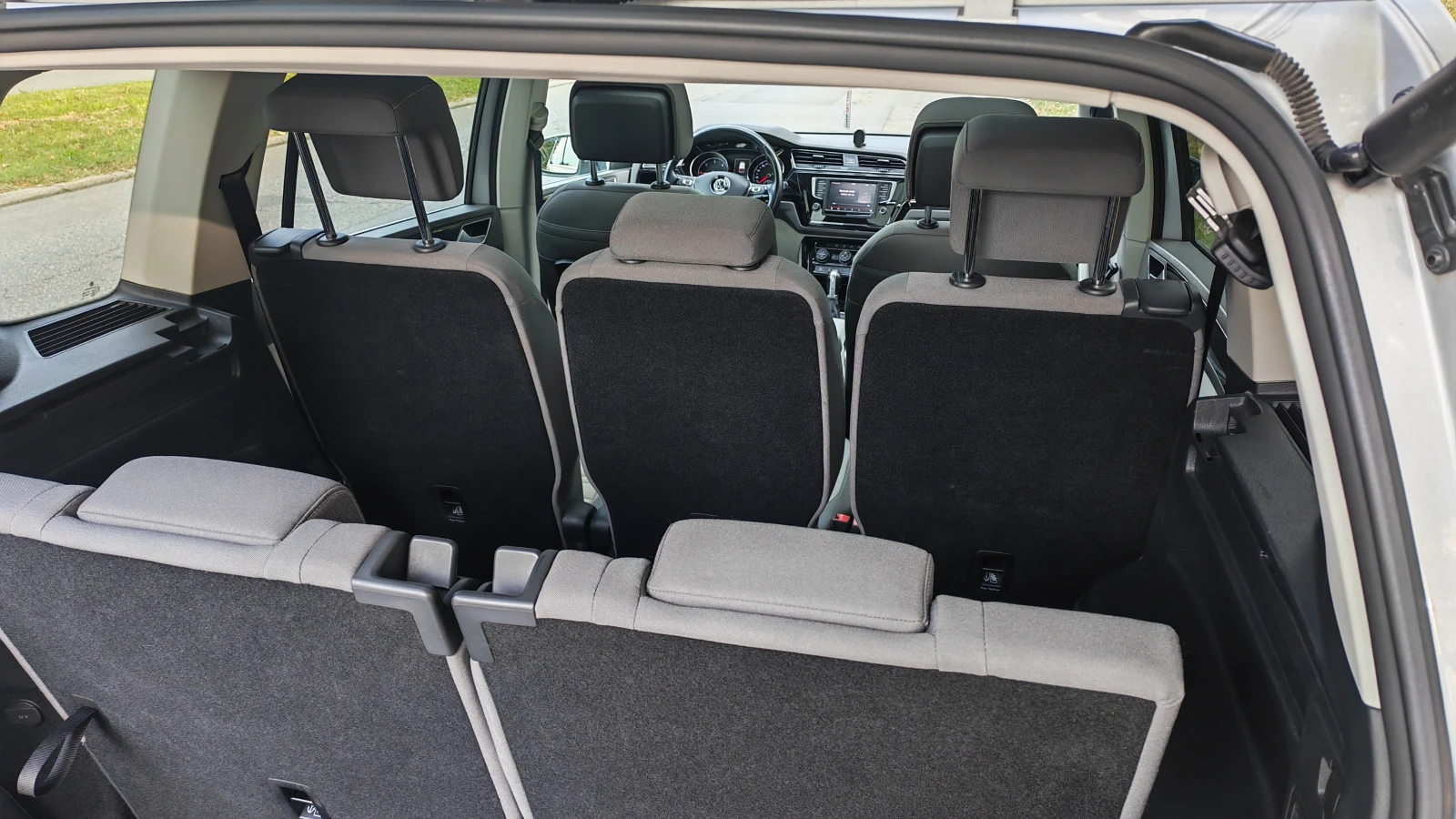 VW Touran АВТОМАТИК* 7МЕСТА* HiGHLINE, снимка 10 - Автомобили и джипове - 55960195
