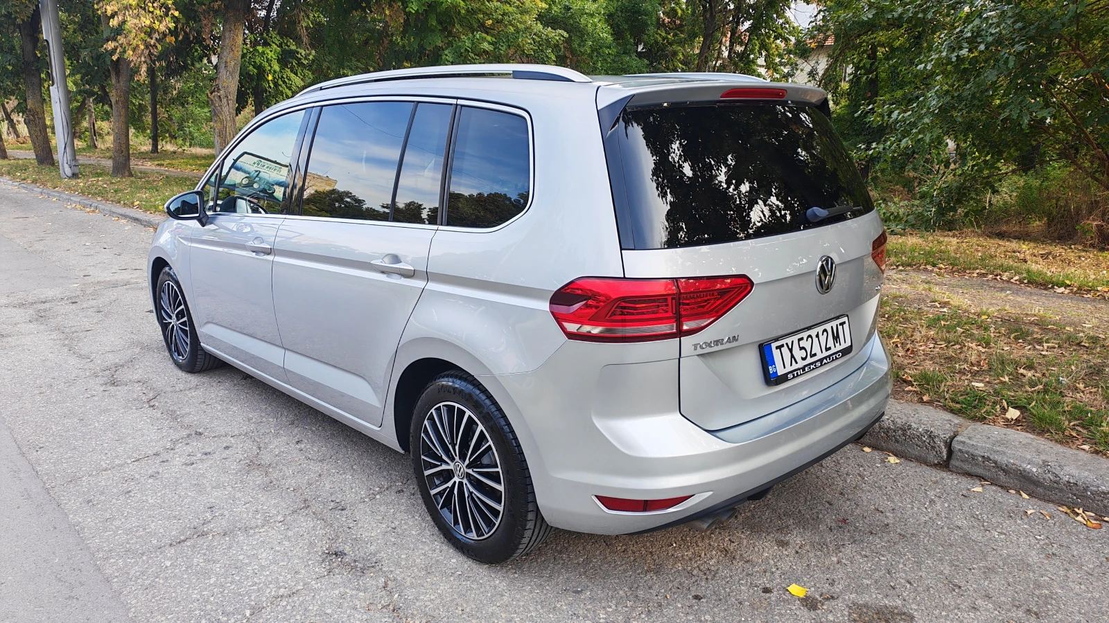 VW Touran АВТОМАТИК* 7МЕСТА* HiGHLINE, снимка 17 - Автомобили и джипове - 55960195