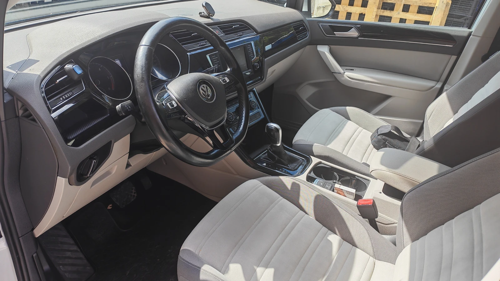 VW Touran АВТОМАТИК* 7МЕСТА, снимка 3 - Автомобили и джипове - 55960195