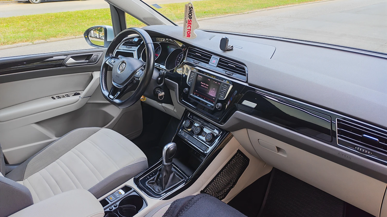 VW Touran АВТОМАТИК* 7МЕСТА* HiGHLINE, снимка 11 - Автомобили и джипове - 55960195