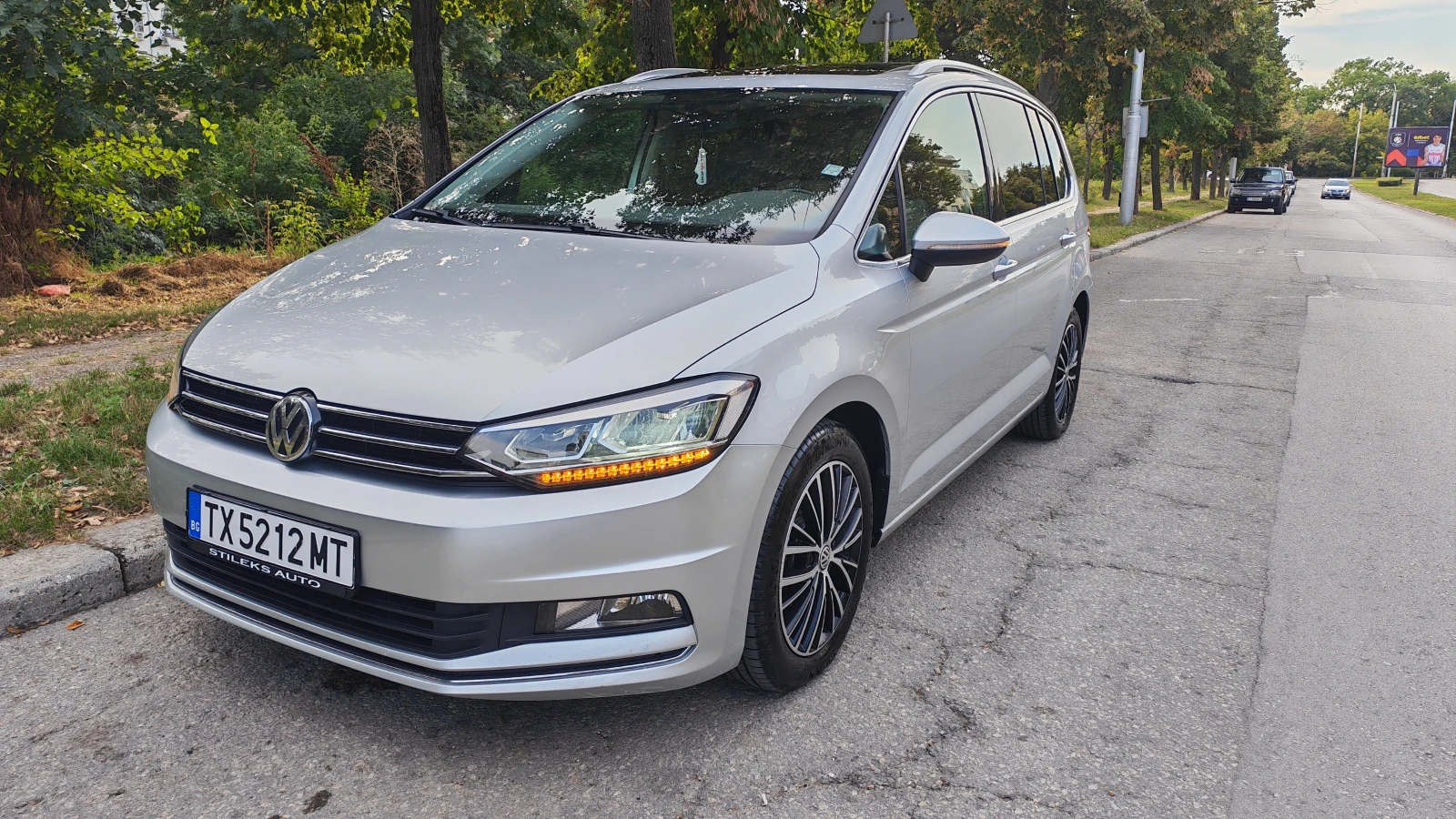 VW Touran АВТОМАТИК* 7МЕСТА* HiGHLINE, снимка 12 - Автомобили и джипове - 55960195