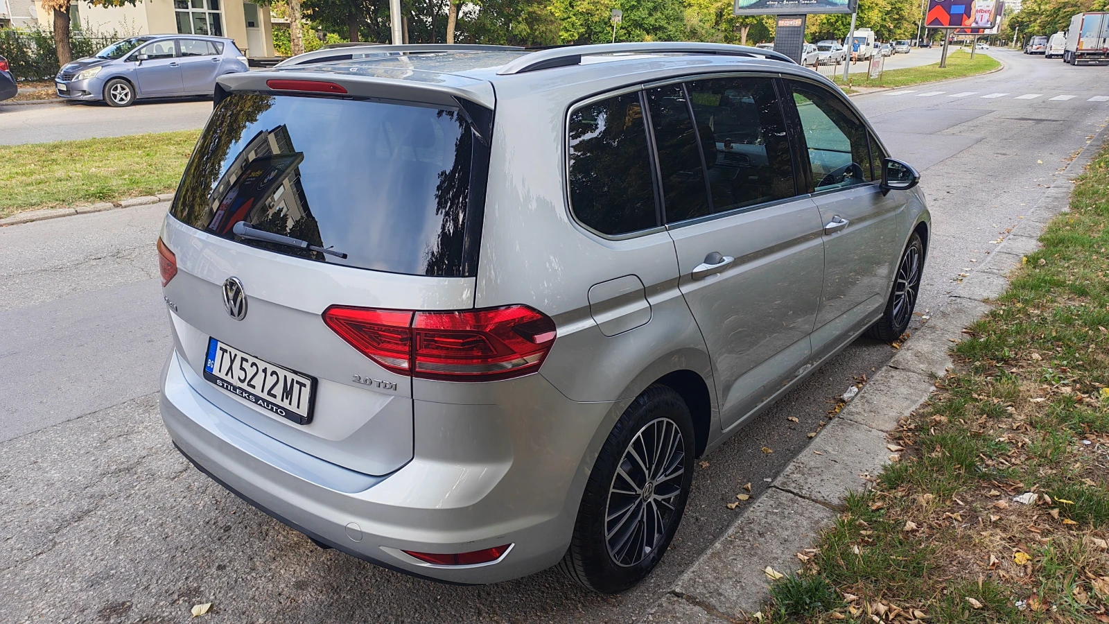 VW Touran АВТОМАТИК* 7МЕСТА* HiGHLINE, снимка 15 - Автомобили и джипове - 55960195