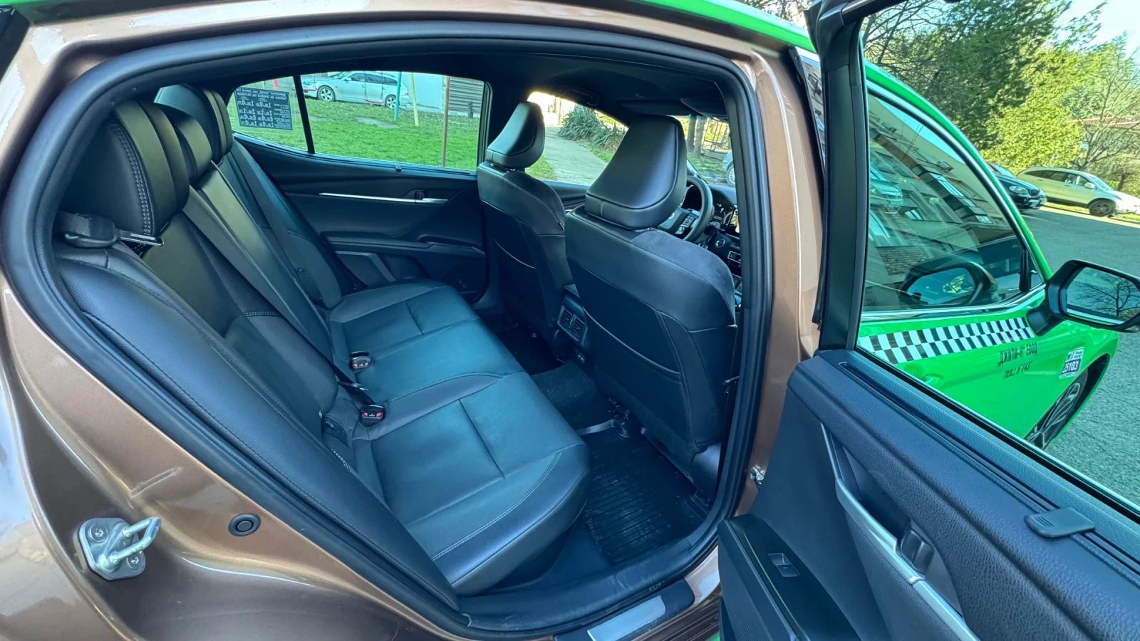 Toyota Camry 2.5HSD LUHURY, снимка 14 - Автомобили и джипове - 56056581