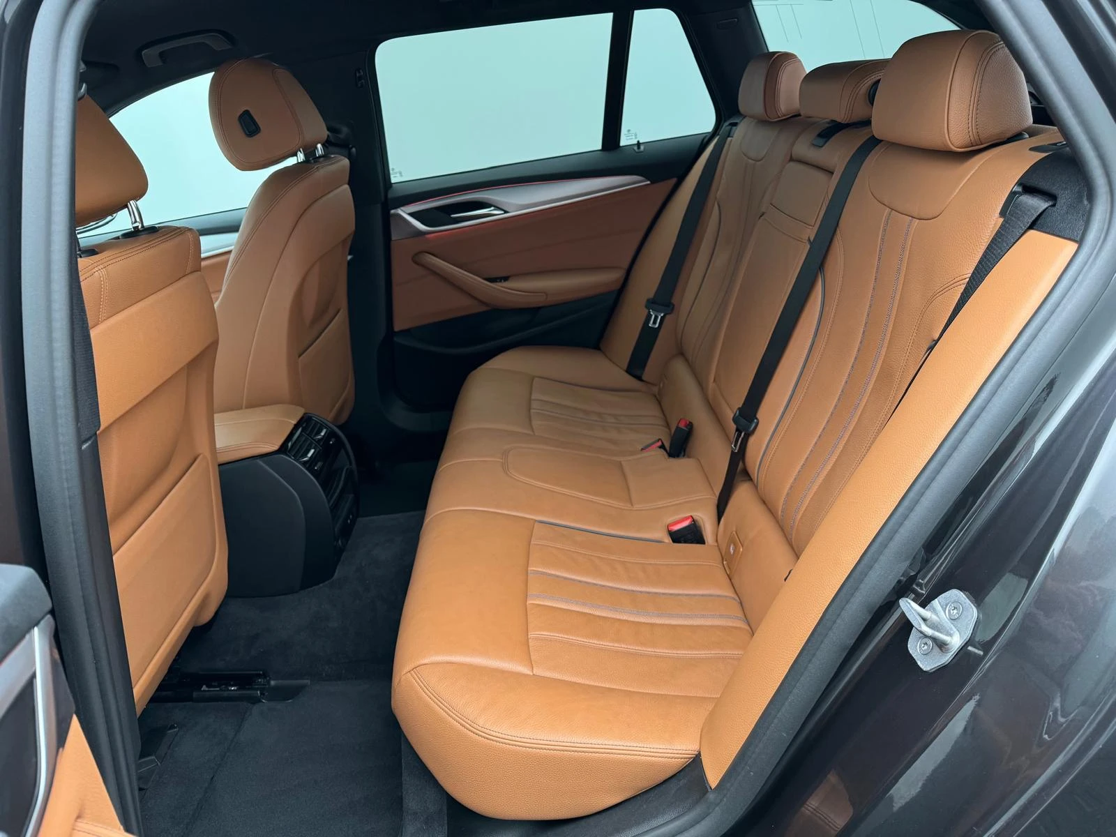 BMW 520 i Touring, снимка 10 - Автомобили и джипове - 56365293