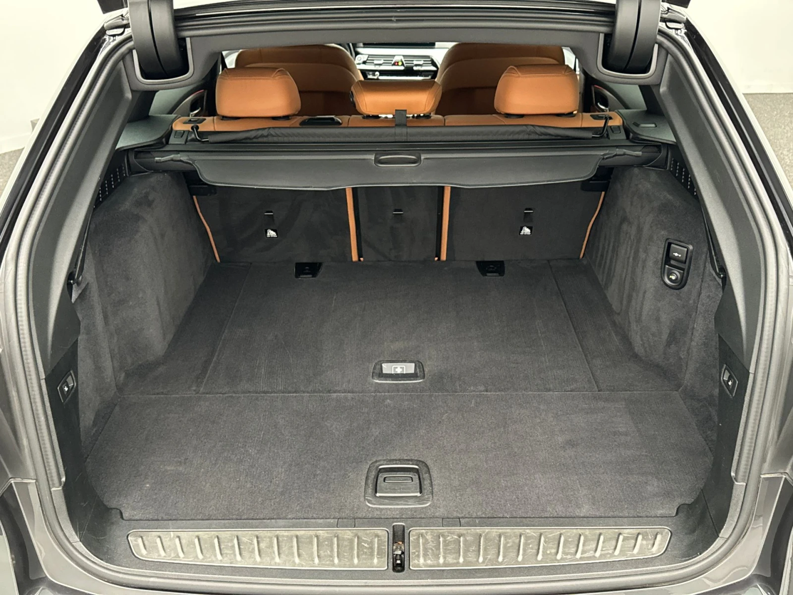 BMW 520 i Touring, снимка 17 - Автомобили и джипове - 56365293