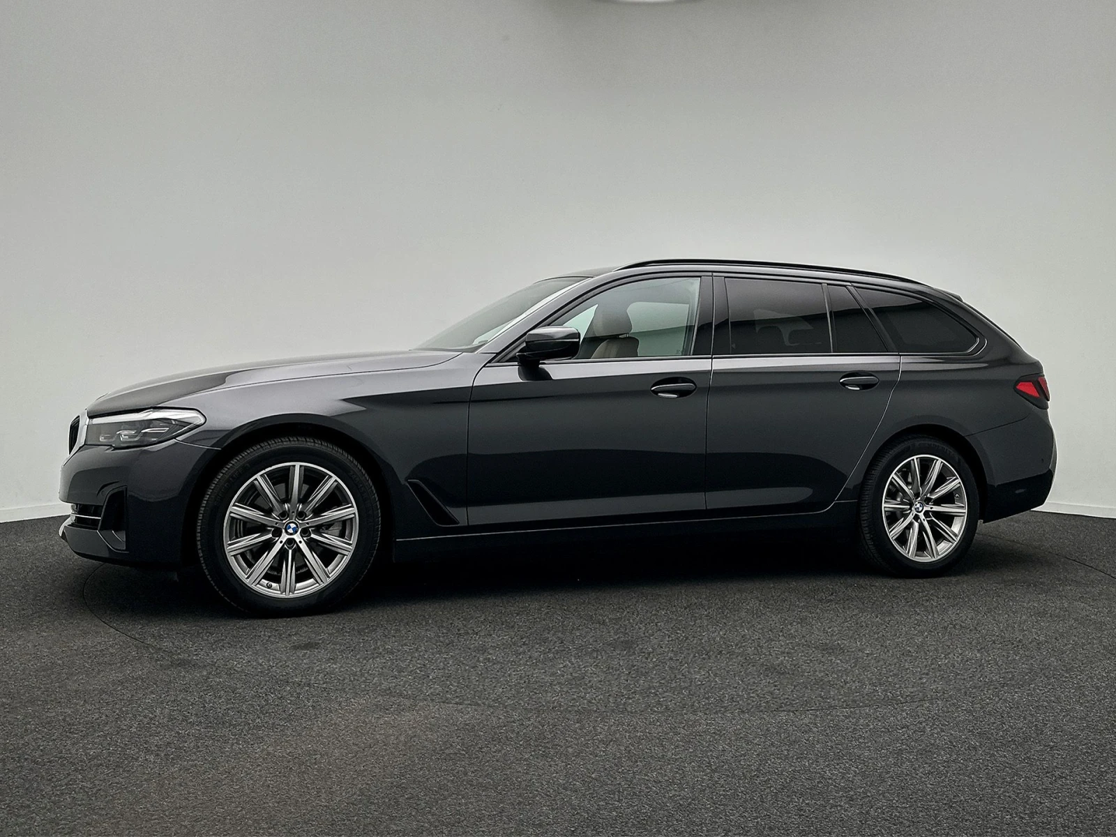 BMW 520 i Touring, снимка 2 - Автомобили и джипове - 56365293