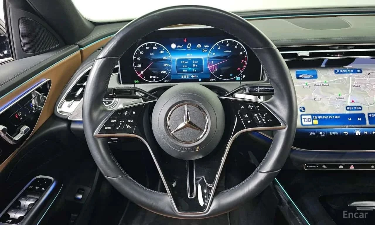 Mercedes-Benz E 200, снимка 15 - Автомобили и джипове - 56684754