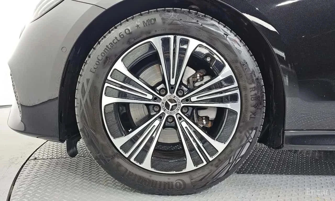 Mercedes-Benz E 200, снимка 5 - Автомобили и джипове - 56684754