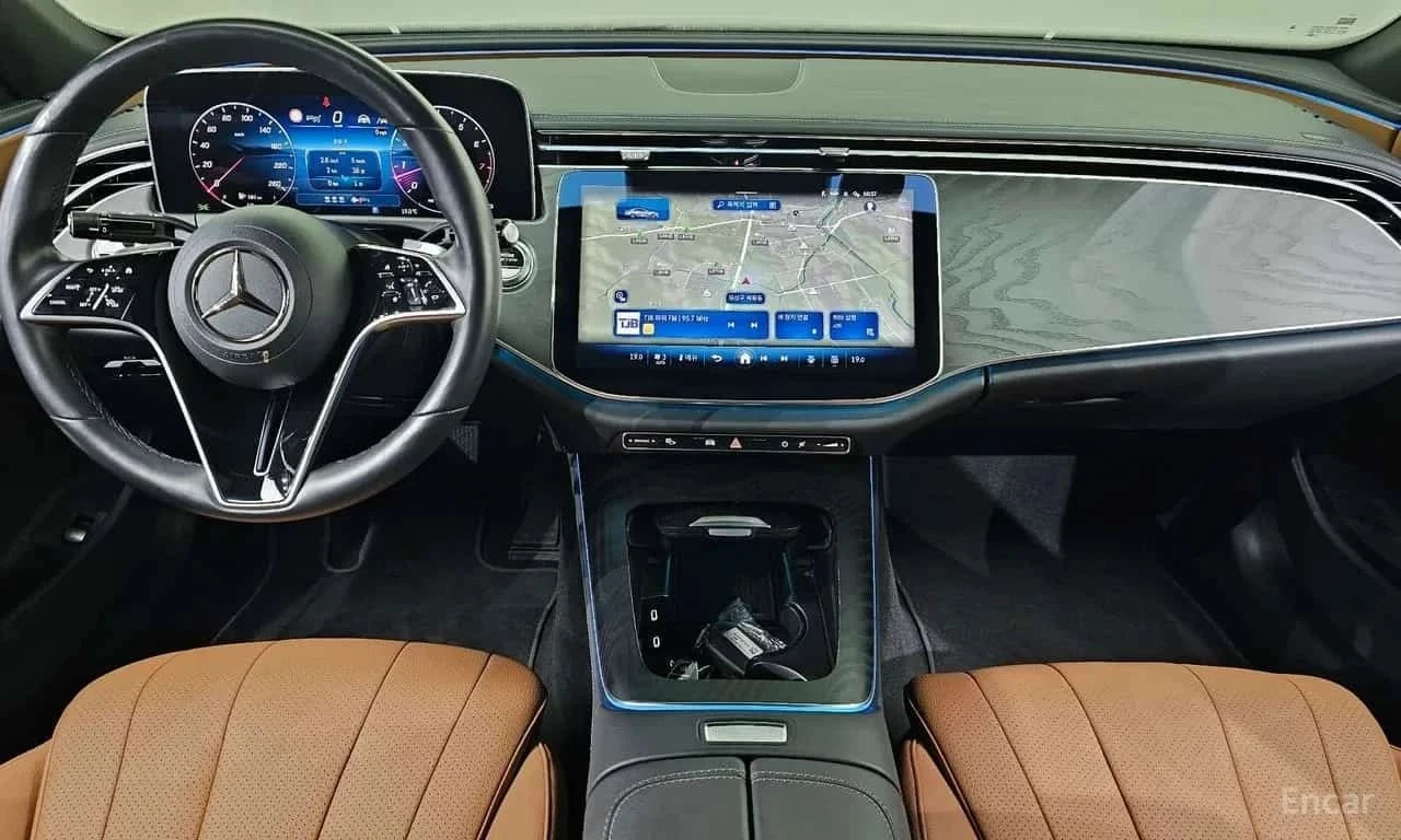 Mercedes-Benz E 200, снимка 7 - Автомобили и джипове - 56684754