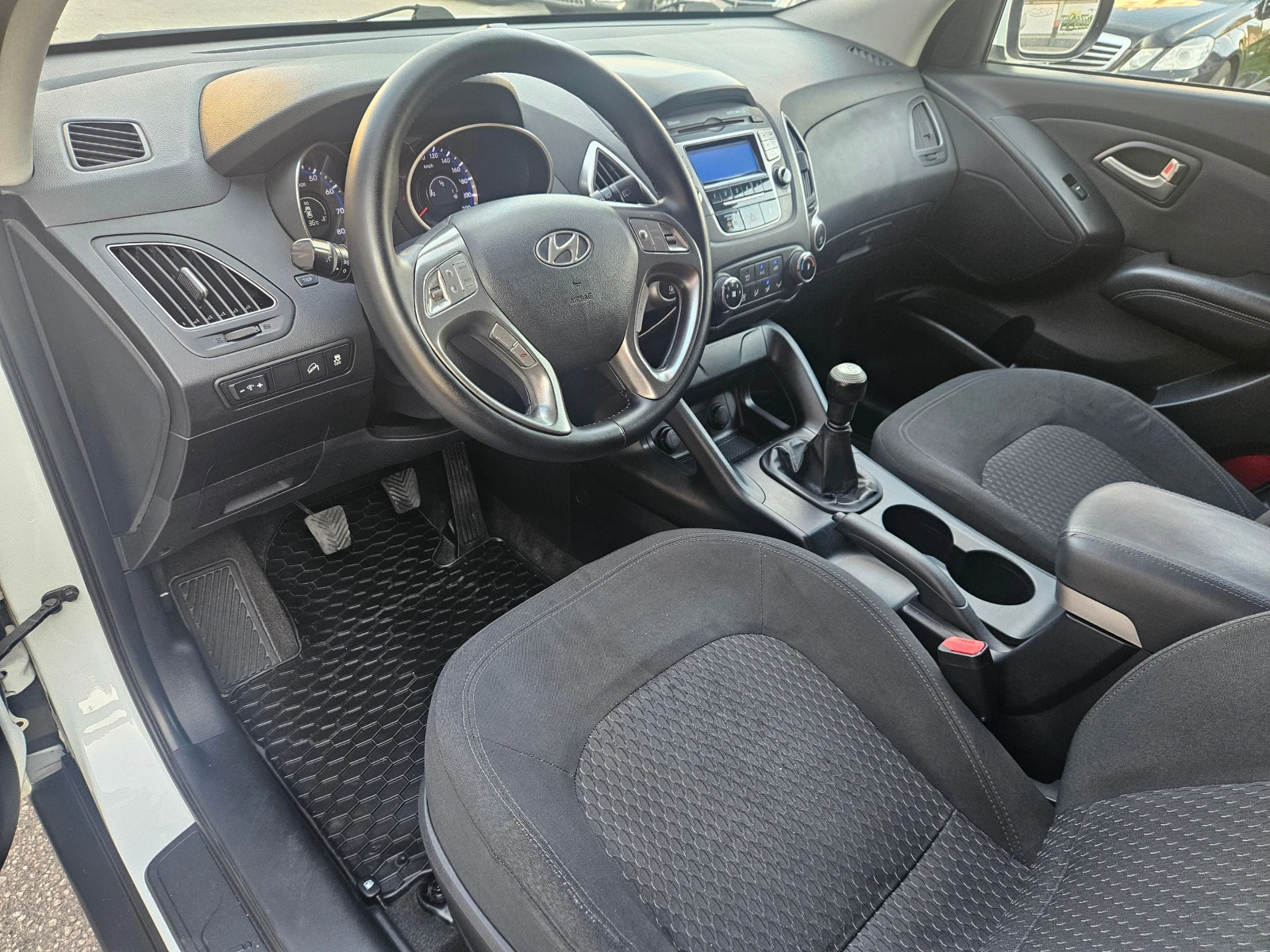 Hyundai IX35 2.0i (163 Hp) - изображение 9