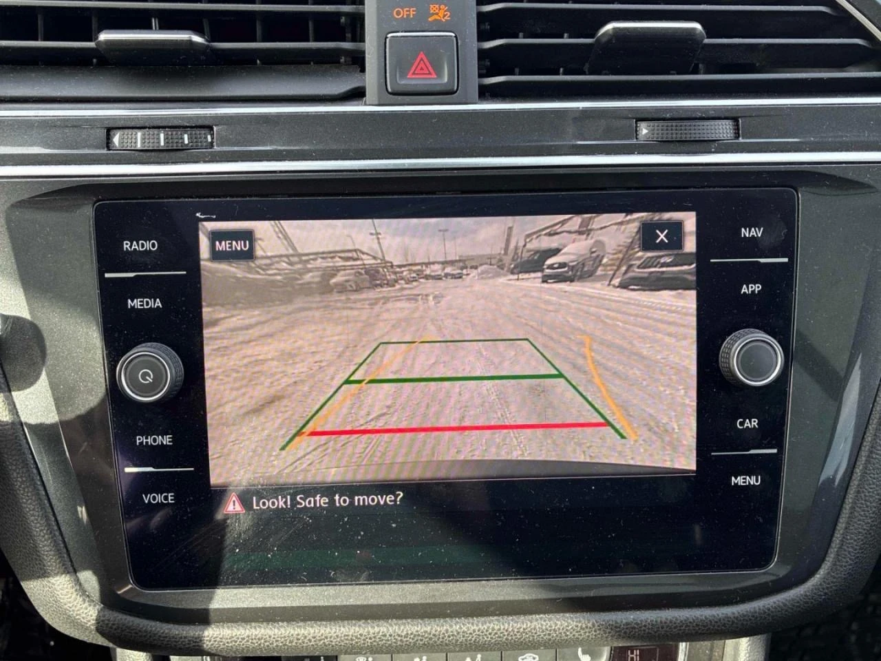 VW Tiguan Highline* Pano* Back cam* Подгрев* + Гуми и джанти, снимка 13 - Автомобили и джипове - 54043224