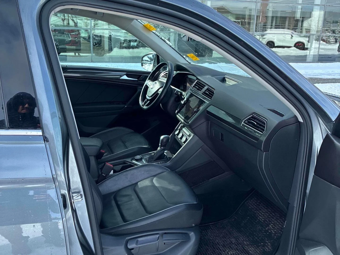 VW Tiguan Highline* Pano* Back cam* Подгрев* + Гуми и джанти, снимка 9 - Автомобили и джипове - 54043224