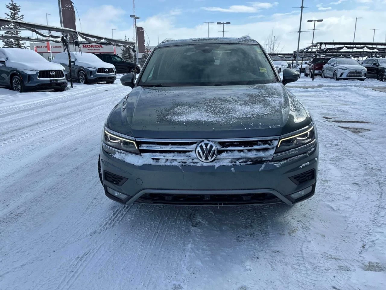 VW Tiguan Highline* Pano* Back cam* Подгрев* + Гуми и джанти, снимка 2 - Автомобили и джипове - 54043224