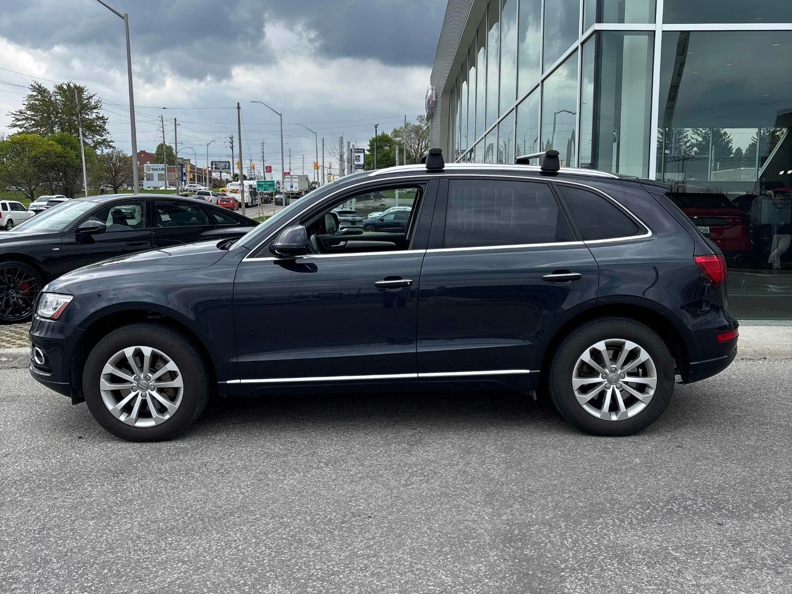 Audi Q5 3.0L TDI * Technik * АвтоКредит* (ЦЕНА ДО БГ), снимка 2 - Автомобили и джипове - 54526093