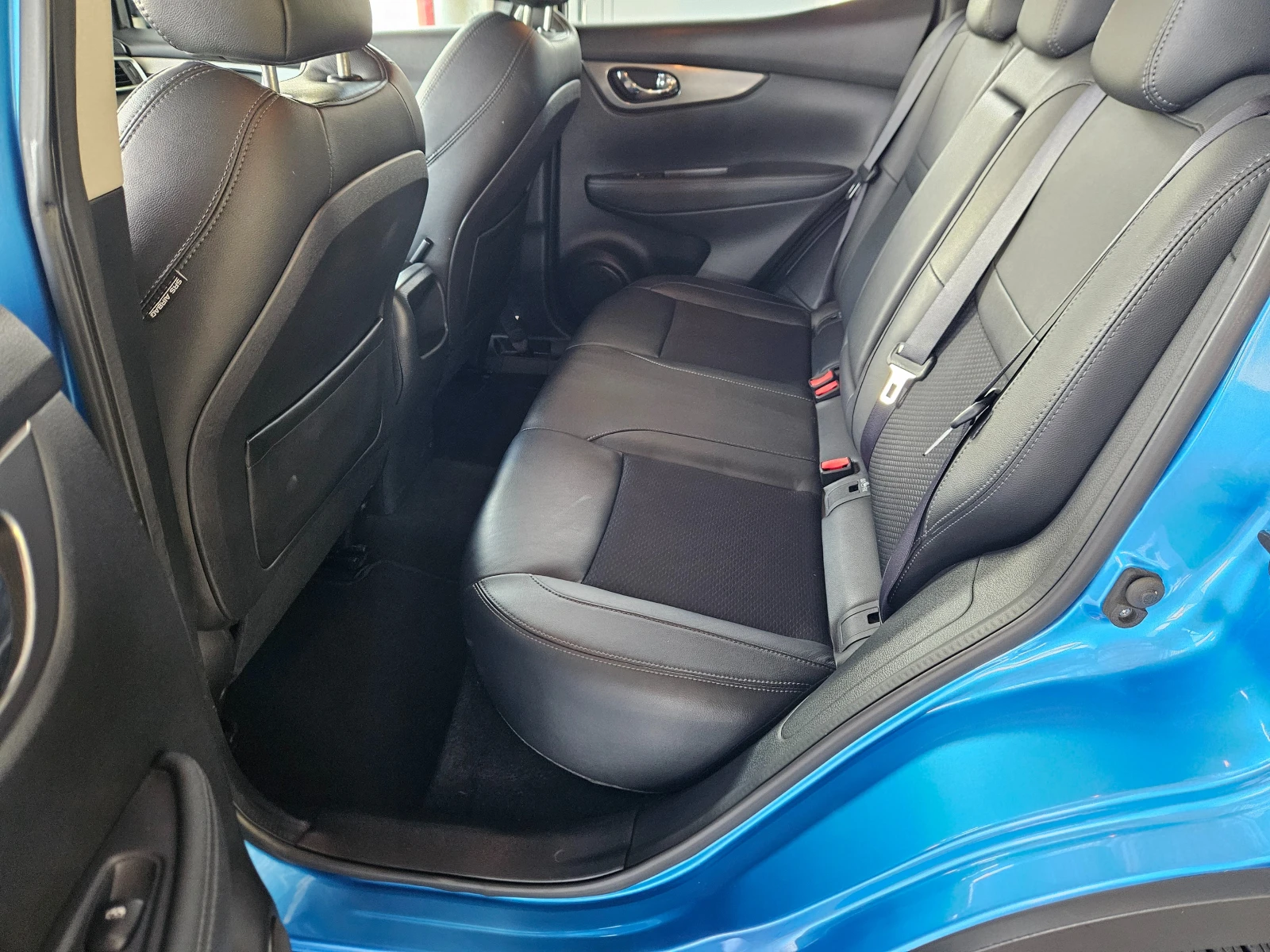Nissan Qashqai, снимка 9 - Автомобили и джипове - 55220237
