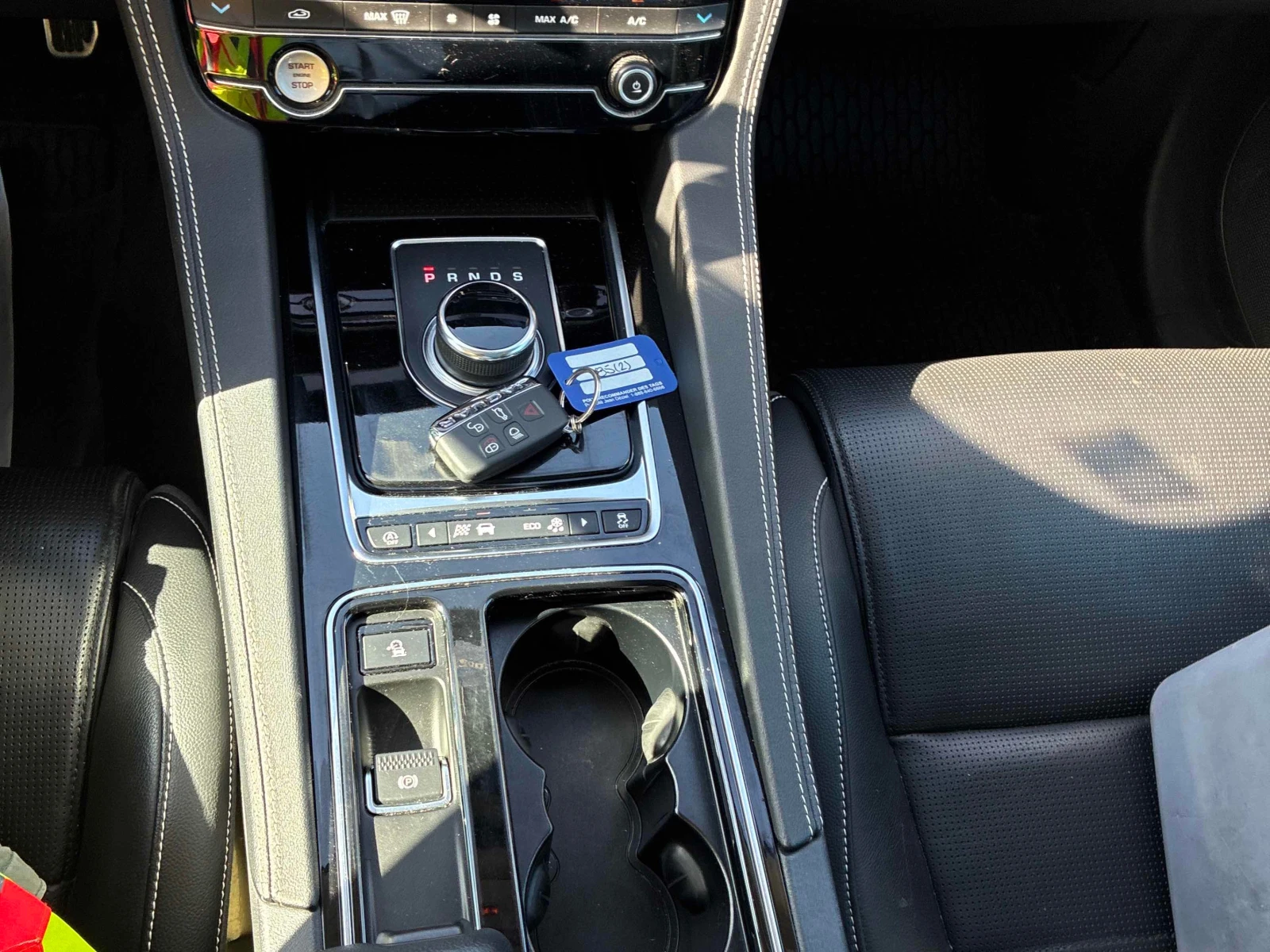 Jaguar F-PACE * 25t R Sport * CARFAX * , снимка 13 - Автомобили и джипове - 55993489