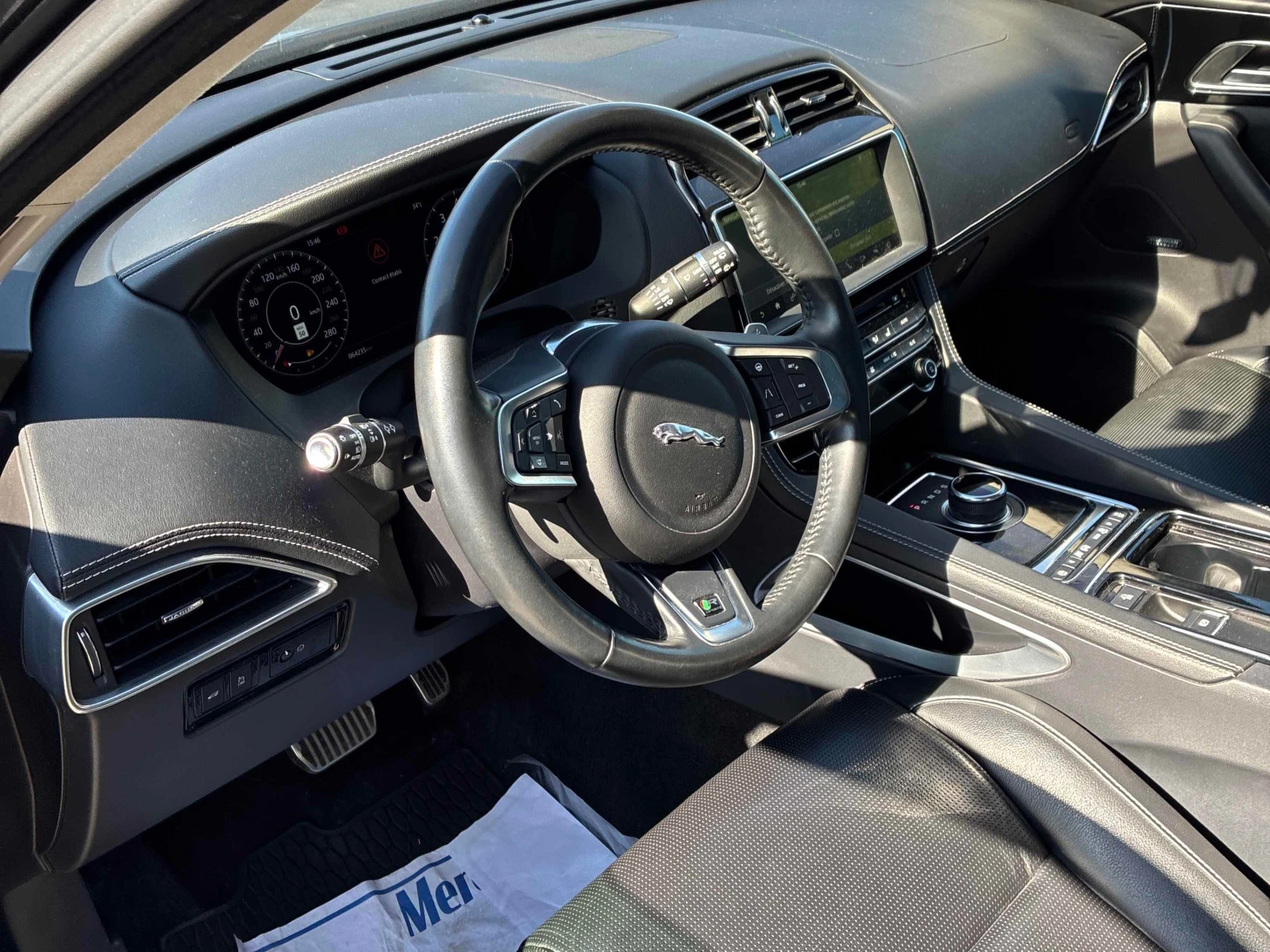 Jaguar F-PACE * 25t R Sport * CARFAX * , снимка 5 - Автомобили и джипове - 55993489