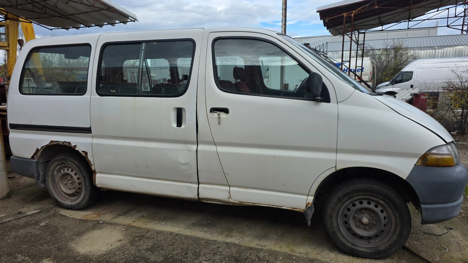 Toyota Hiace  - изображение 2