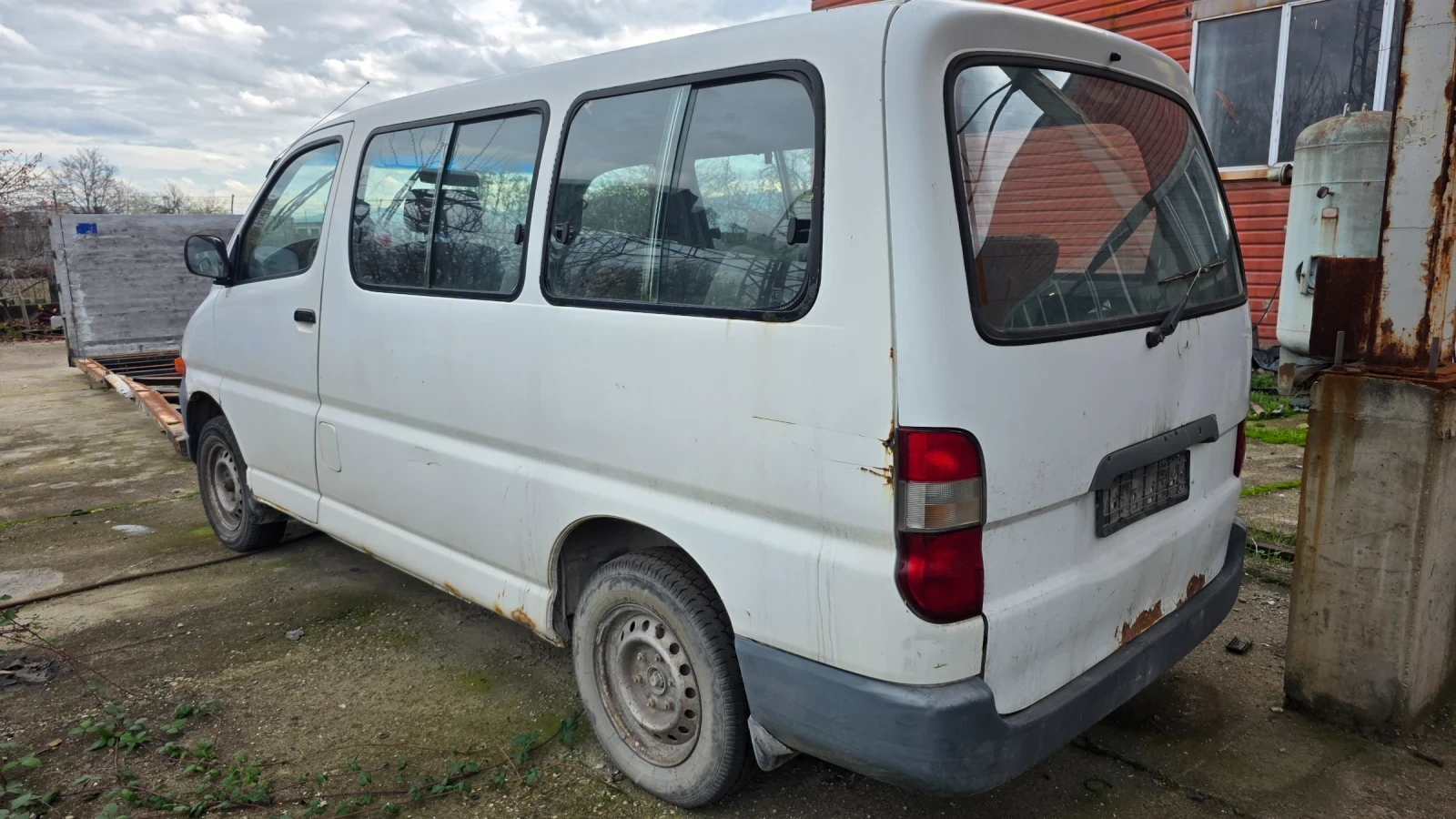 Toyota Hiace  - изображение 7