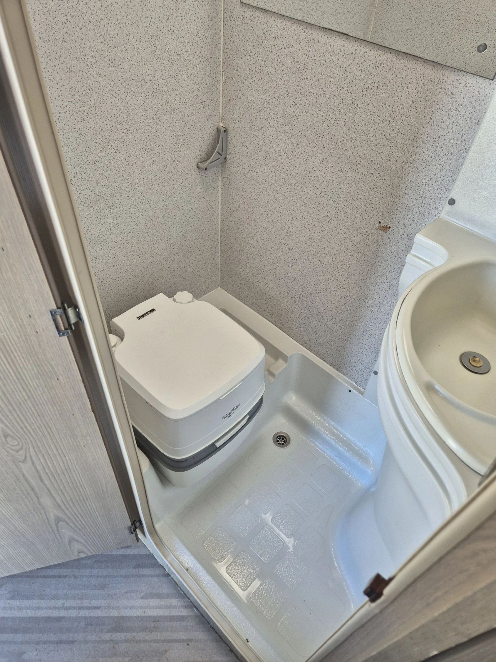 Каравана Swift 4 МЕСТА WC БАНЯ ФОРСЕЛТ  - изображение 7