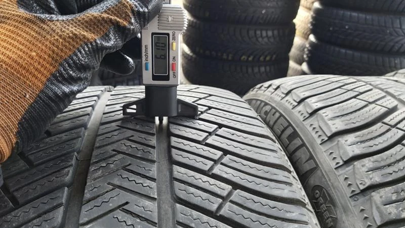 Гуми Зимни 255/45R19, снимка 8 - Гуми и джанти - 27725683