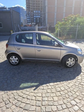Toyota Yaris Седан, снимка 2