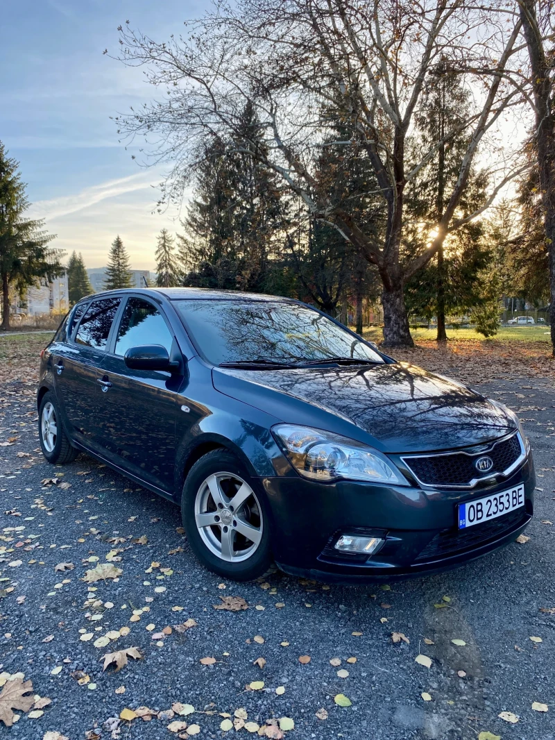 Kia Ceed 1.6 CRDi, снимка 2 - Автомобили и джипове - 48028887