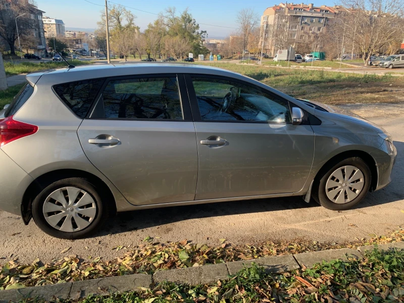 Toyota Auris 1.33 VVT-i 6ск Terra, снимка 3 - Автомобили и джипове - 48219366