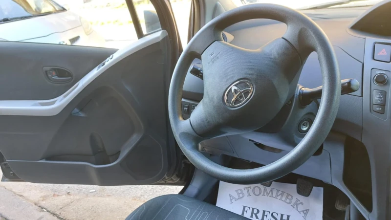 Toyota Yaris, снимка 7 - Автомобили и джипове - 48650297